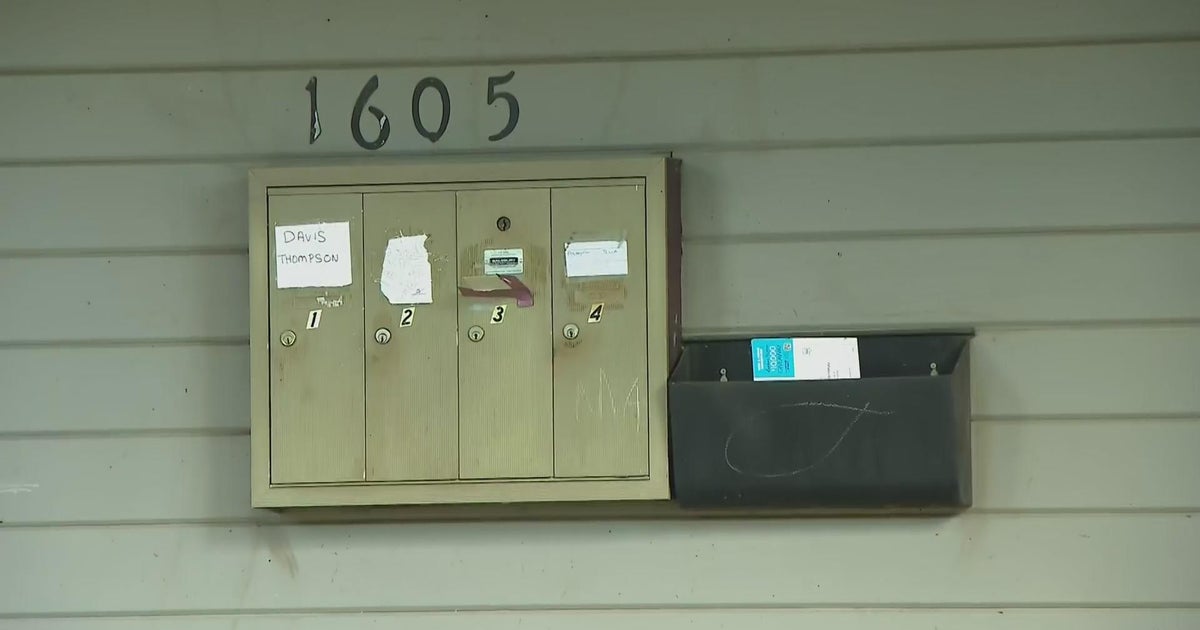 Man charged with robbing two postal workers in Evanston - CBS Chicago