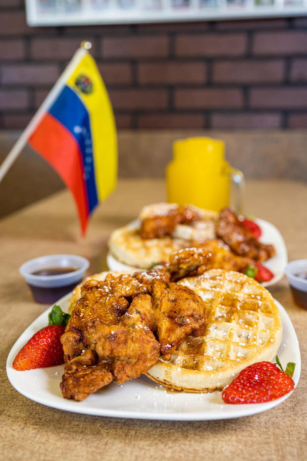 chicken-and-waffles-el-rey-de-las-arepas-19-of-26.jpg 