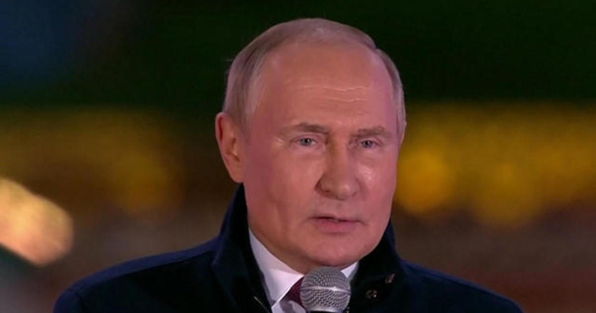 Putin celebrates the annexation of Ukrainian territory as Russian forces withdraw from the front line