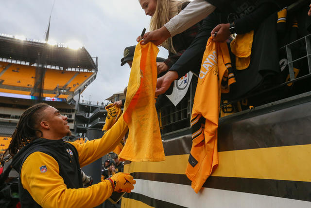 Pittsburgh Steelers quarterback Kenny Pickett celebrates after scoring a  touchdown against the New York Jets during an NFL football game at Acrisure  Stadium, Sunday, Oct. 2, 2022 in Pittsburgh, Penn. (Winslow Townson/AP