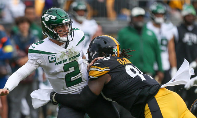 Pittsburgh Steelers quarterback Kenny Pickett (8) walks off the field after  an NFL football game, Sunday, Oct. 2, 2022, in Pittsburgh. The Jets won  24-20. (AP Photo/Don Wright Stock Photo - Alamy