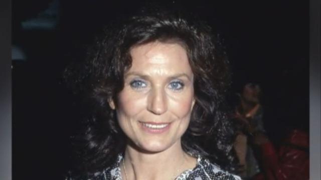 cbsn-fusion-loretta-lynn-country-music-star-dies-age-90-thumbnail-1346196-640x360.jpg 