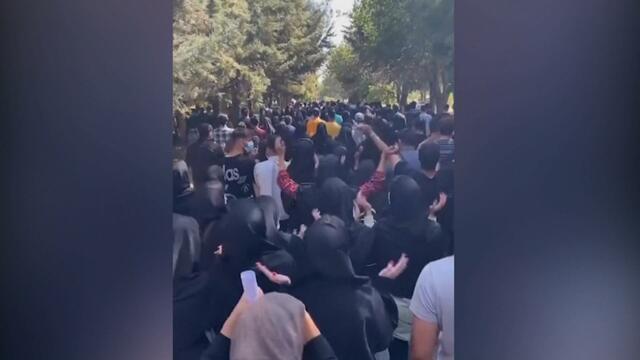 1004-cbsm-iranprotests-saberi-1346894-640x360.jpg 