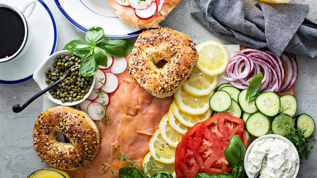 Bagels and lox platter 