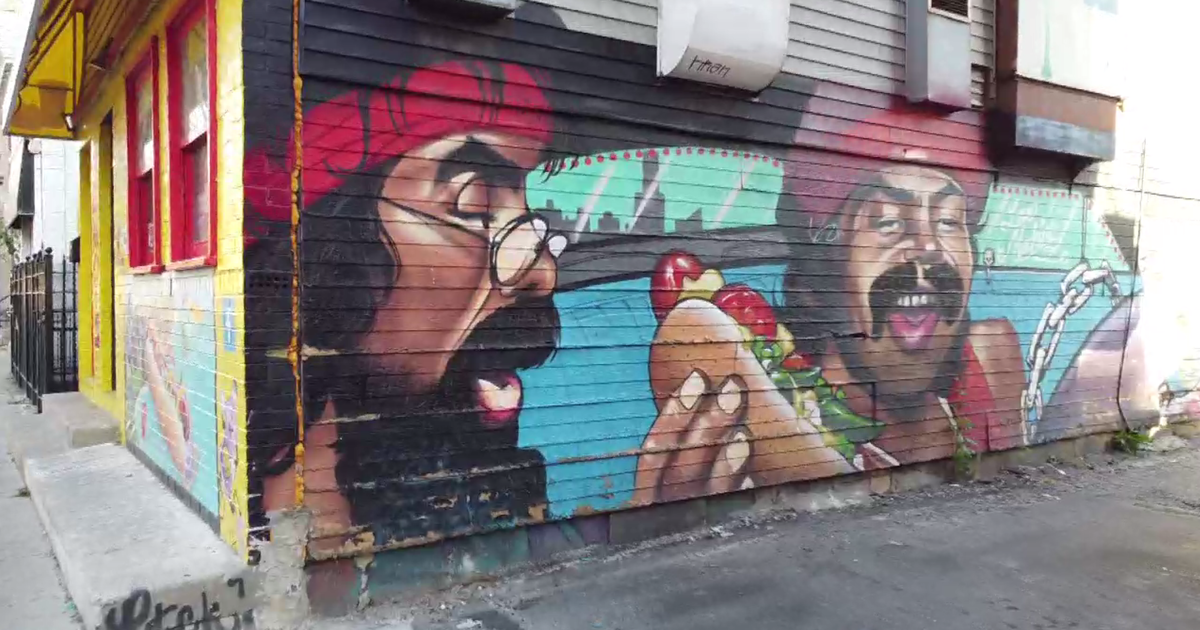 Pilsen hot dog stand operators say they're getting bullied by city over mural in alley