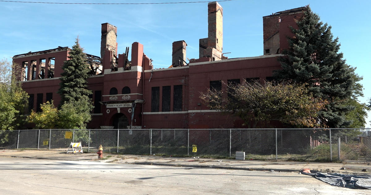 Demolition fails to bring down former home of Detroit Lions 