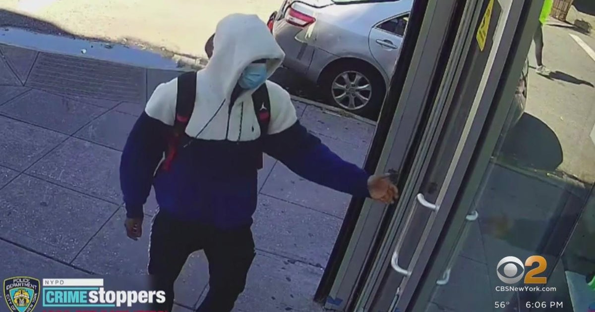 NYPD searching for gunman who robbed Brooklyn store - CBS New York