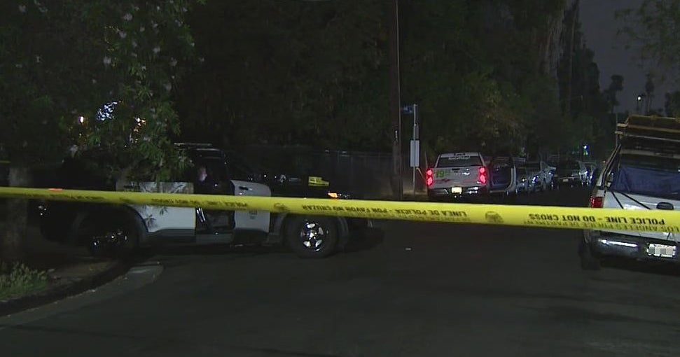 Man found shot to death inside U-Haul pickup truck in Hollywood - CBS ...