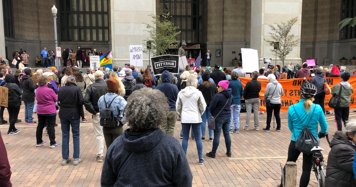 Hundreds gather in Downtown Pittsburgh to peacefully protest for abortion rights - Vimarsana News