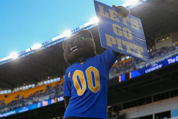 roc-with-lets-go-pitt-sign.jpg 