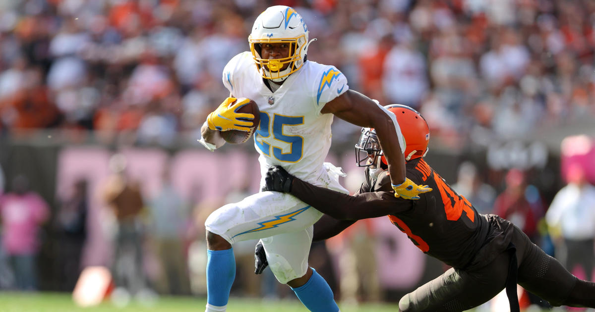 Jacoby Brissett of the Cleveland Browns plays against the Los Angeles  News Photo - Getty Images