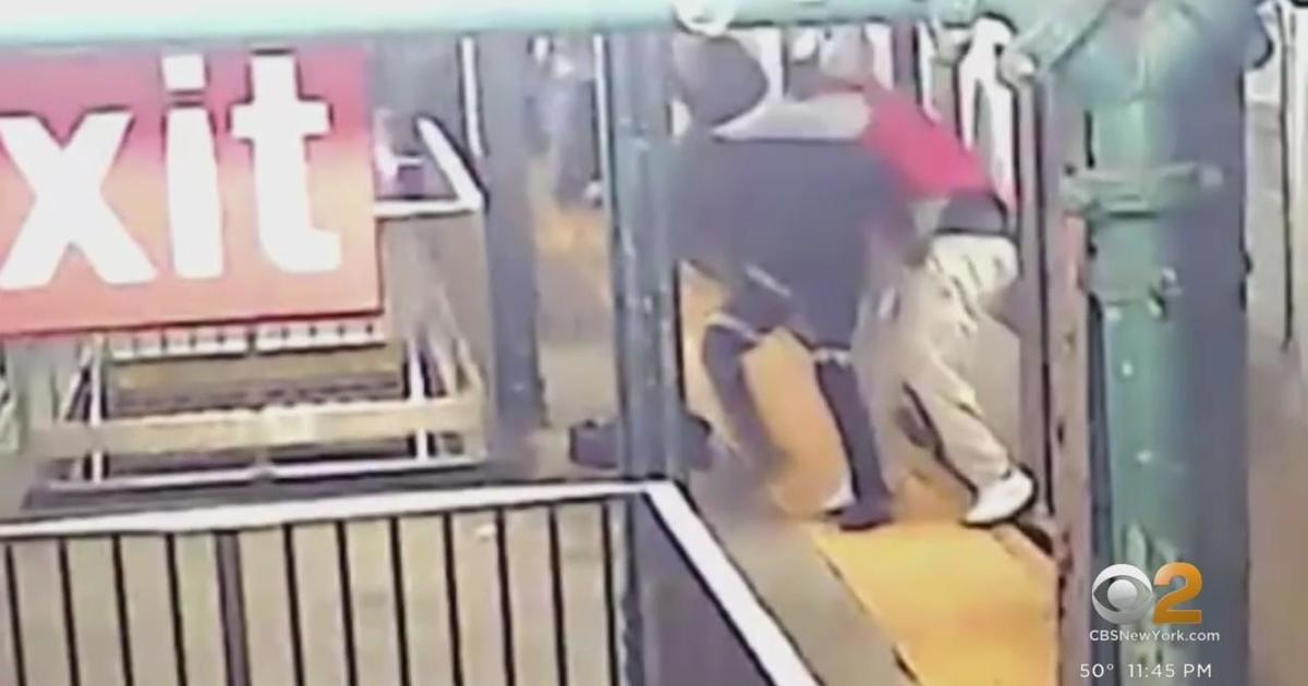 Suspect In Deadly Bronx Subway Stabbing Arrested - CBS New York