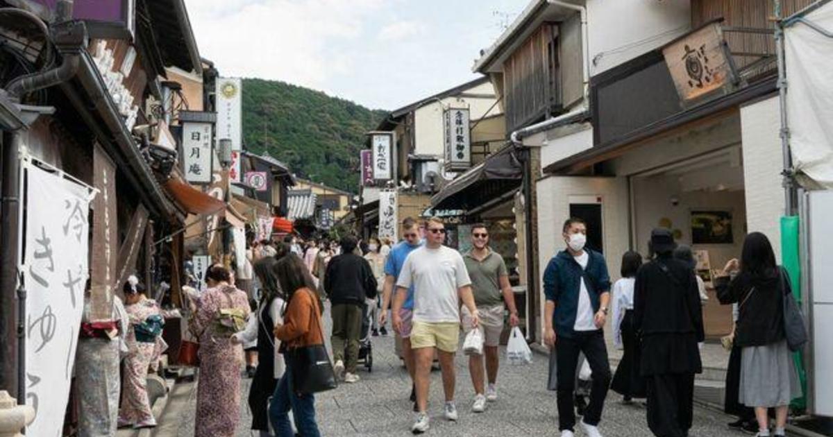 Japan welcomes solo travelers after 2 years of COVID-19 restrictions - CBS News