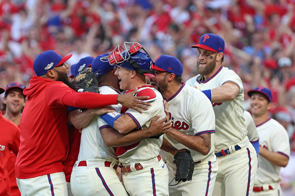 Best photos from PhilliesBraves NLDS Game 4