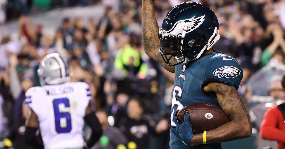 Eagles hang on to beat Cowboys to remain undefeated