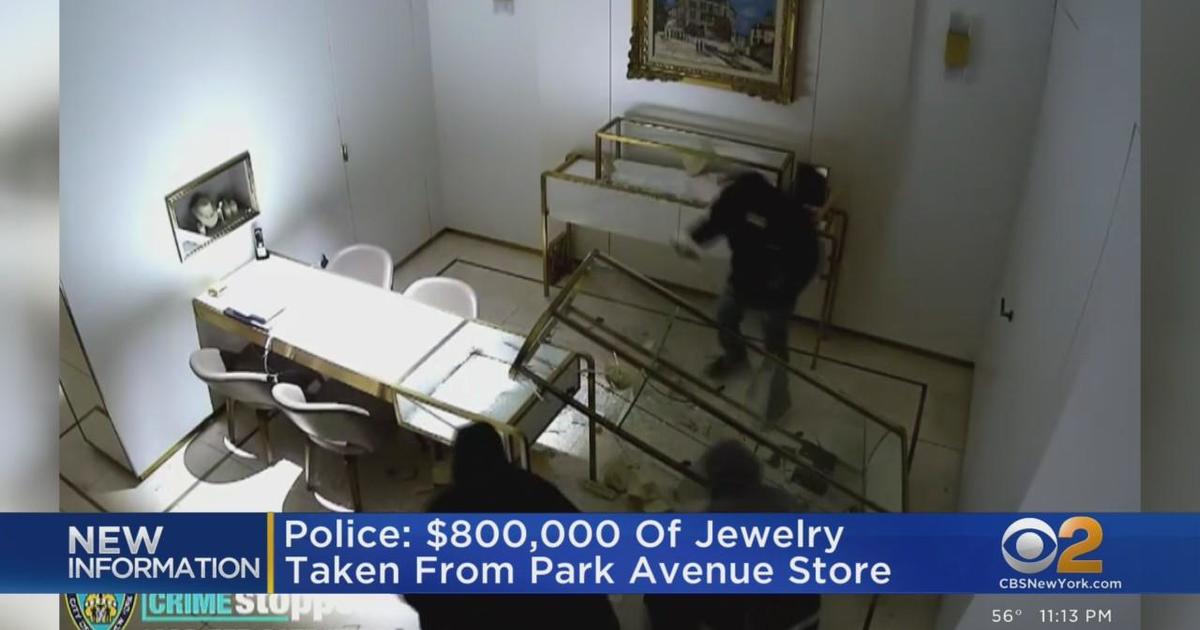 NYPD: Suspects Stole $800,000 Worth Of Jewelry In Midtown Smash And ...