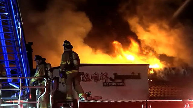 concord-mall-fire.jpg 