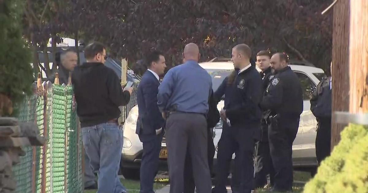 Staten Island Man Facing Charges After Womans Body Found Inside Bin In Driveway Cbs New York 