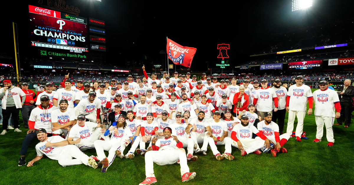 Rhys Hoskins hits home run as Phillies clinch NLCS in Game 5