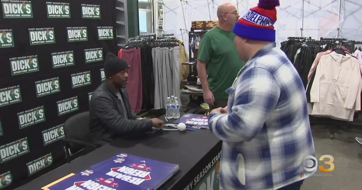 Former Phillie Jimmy Rollins holds autograph signing for fans - CBS ...