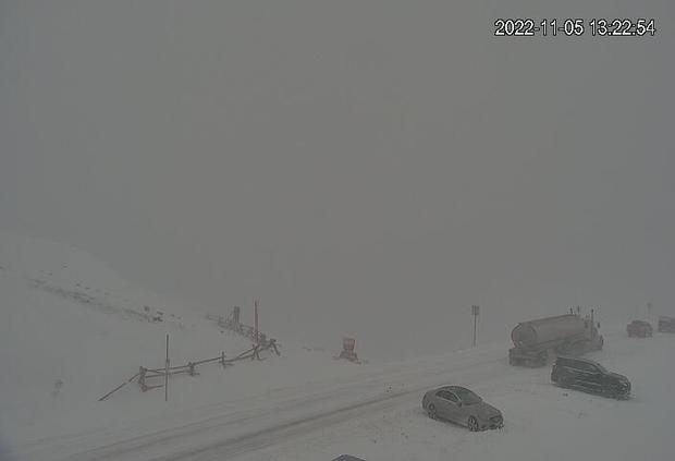 loveland-pass-closed-1-cdot-pic-of-loveland-pass-parking-lot.jpg 