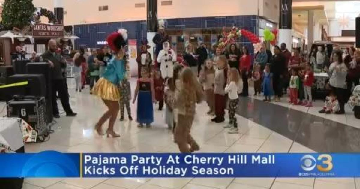 Santa arrives at Cherry Hill Mall to kick off holiday season CBS