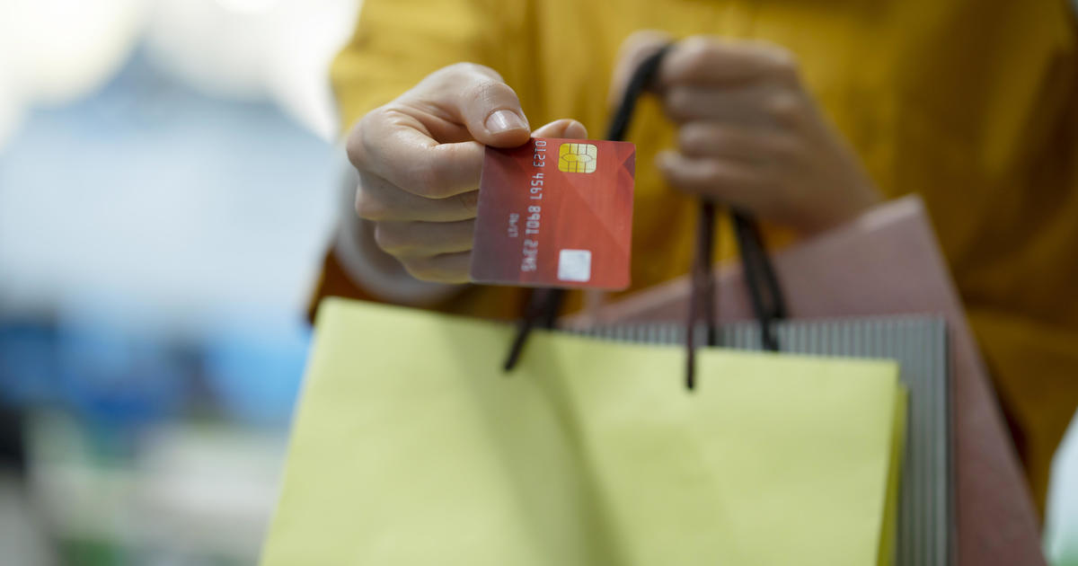 Beware store credit card offers as interest rates hit new highs
