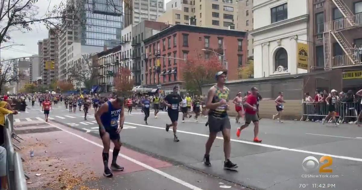 50000 Runners Power Through New York City Marathon Cbs New York