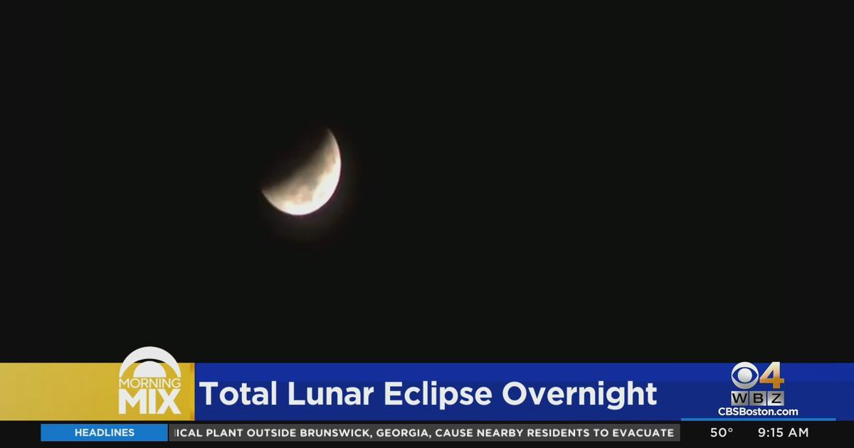 Total lunar eclipse creates amazing sight over Massachusetts early
