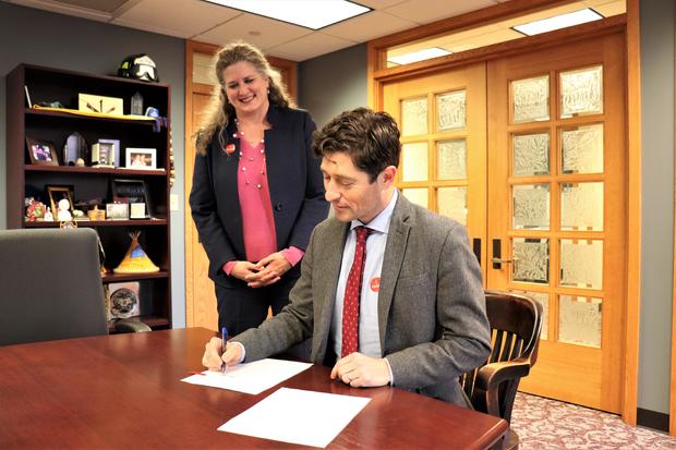 mayor-frey-signs-executive-order-2022-03.jpg 