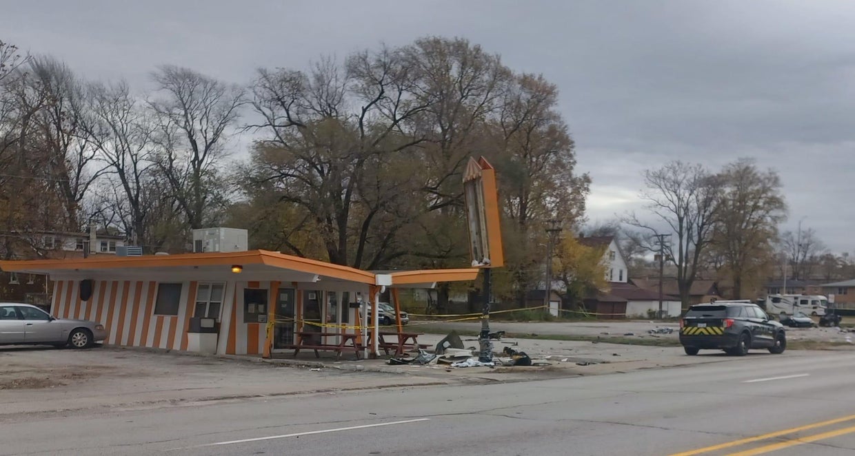 2 dead, 1 injured after car crashed into sign in Hazel Crest CBS Chicago