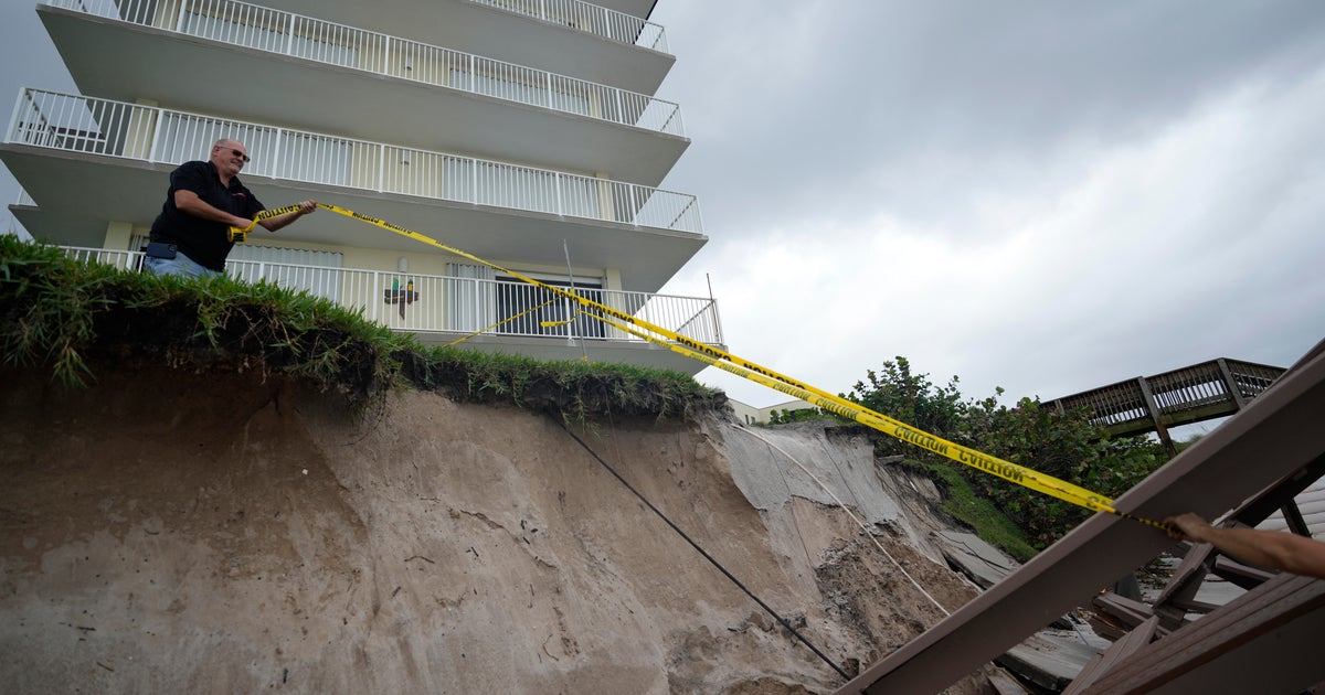 Nicole leaves 330K without having electricity, will cause sizeable beach front erosion