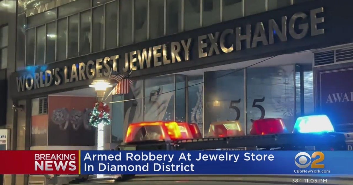 Armed robbery at jewelry store rocks Diamond District - CBS New York