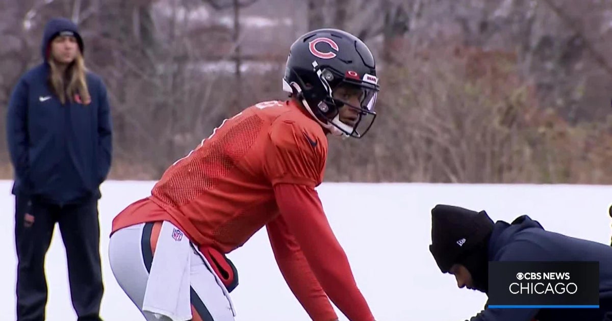 Chicago Bears QB Justin Fields lightens practice load after legs ...