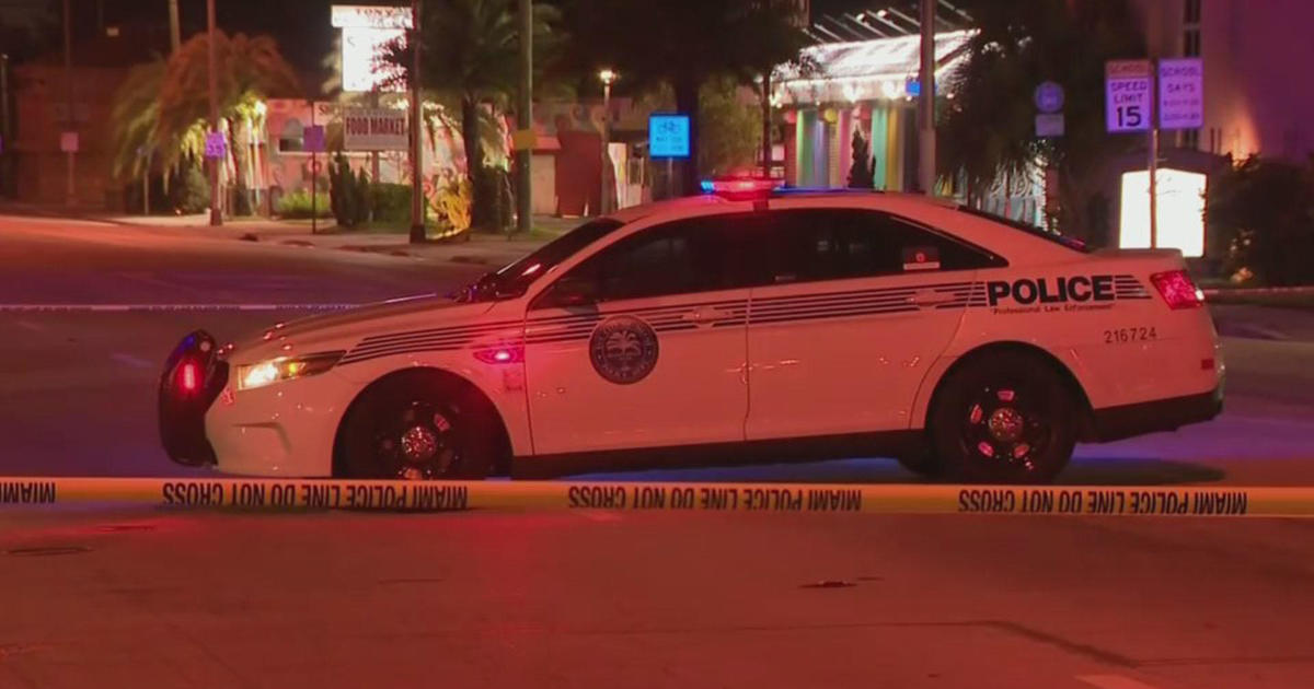 Person shot in the facial area, robbed in Miami