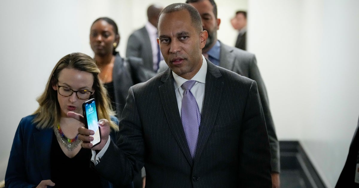 Hakeem Jeffries to make formal bid to be House Democratic leader, source says