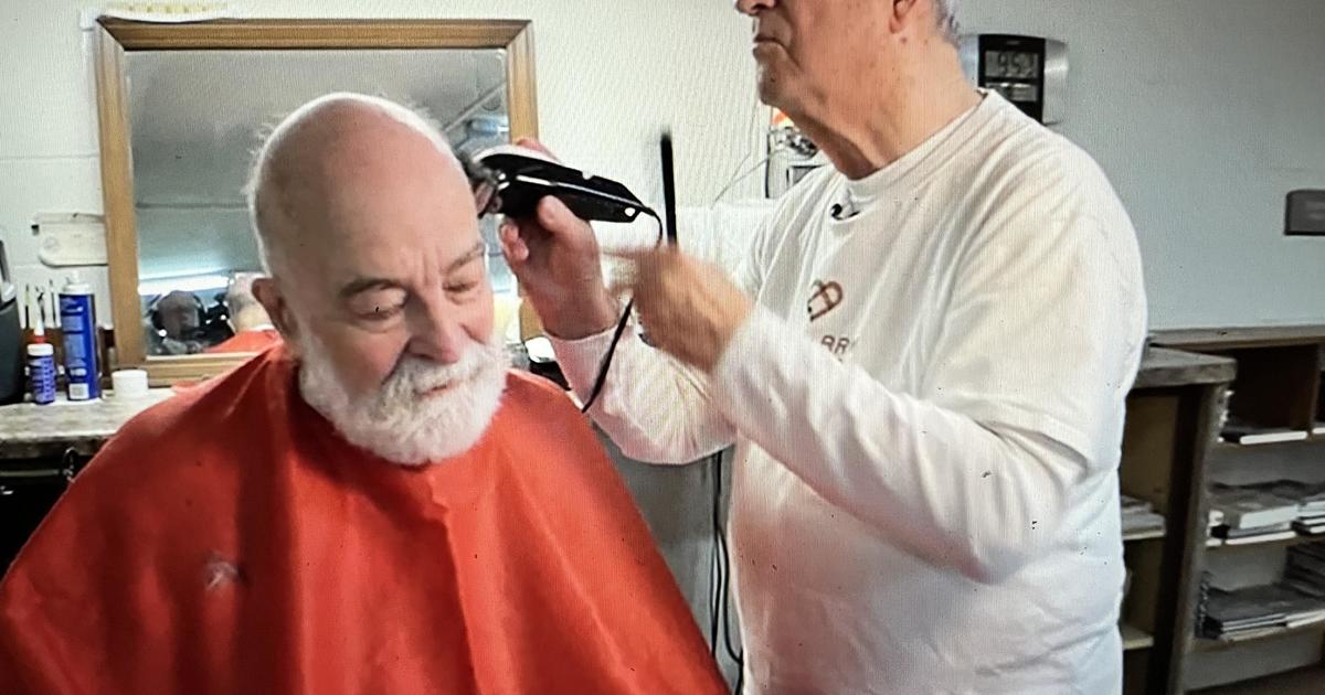 Retired barber gives free haircuts — and donates his tips to help poor South Africans