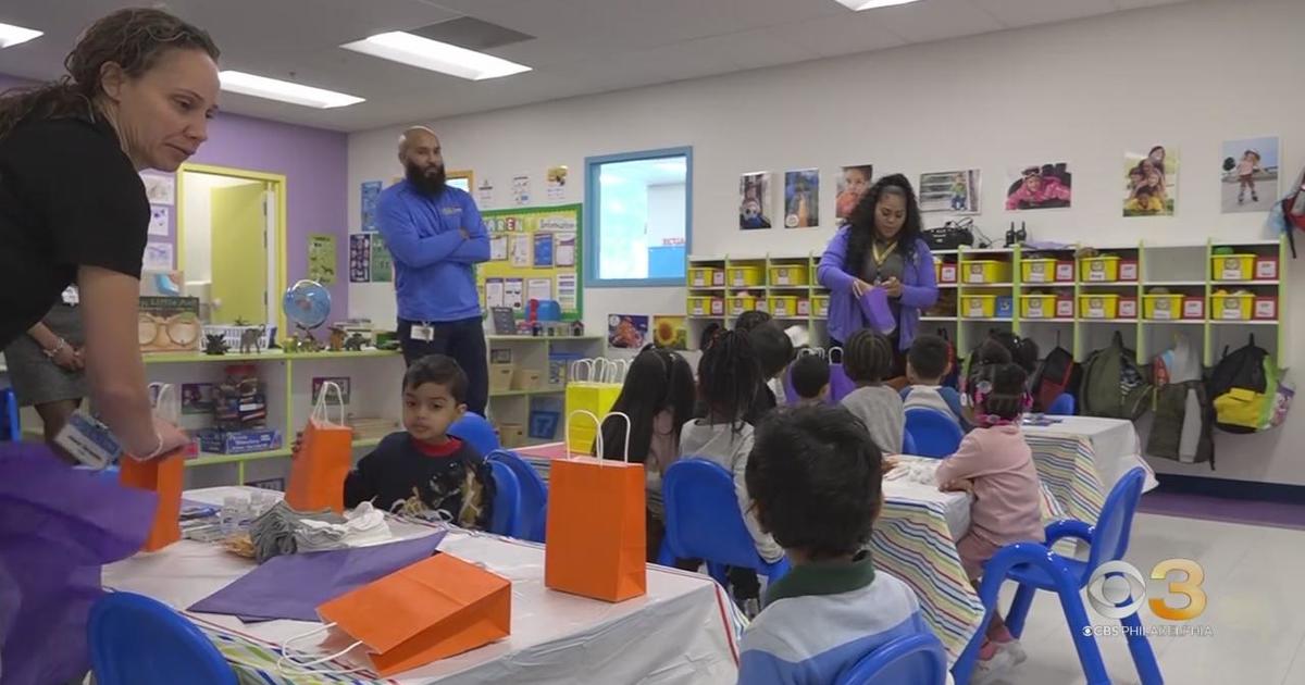 Philadelphia Preschoolers Make Care Packages For People In Need CBS   Preschool Homelessness Helping Philadelphia Logan Square The Learning Experience 