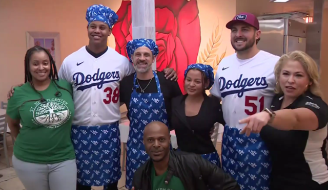 Mookie Betts, Dodgers host Thanksgiving Grab-n-Go at Dodgers Dreamfields in  South LA - CBS Los Angeles