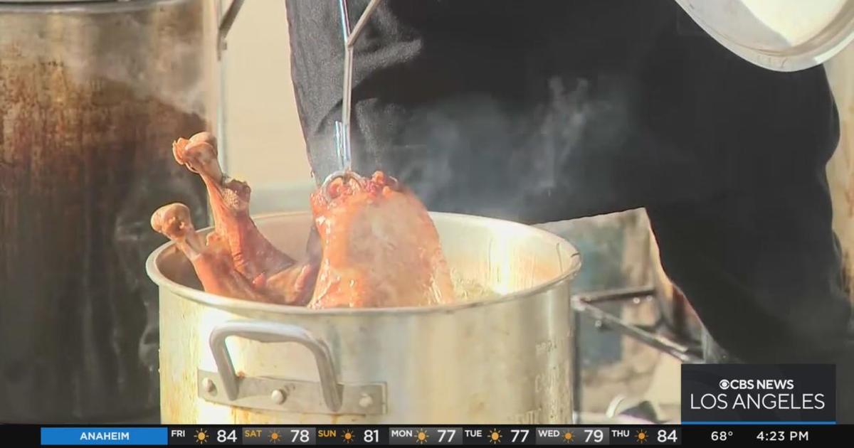 Union Rescue Mission deepfrying 300 turkeys for Skid Row feast CBS