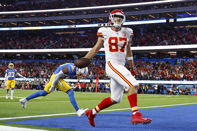 Final score: Chiefs, Travis Kelce come back to beat Chargers 30-27