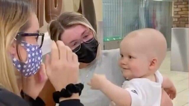 babymeetsaunt-1485077-640x360.jpg 
