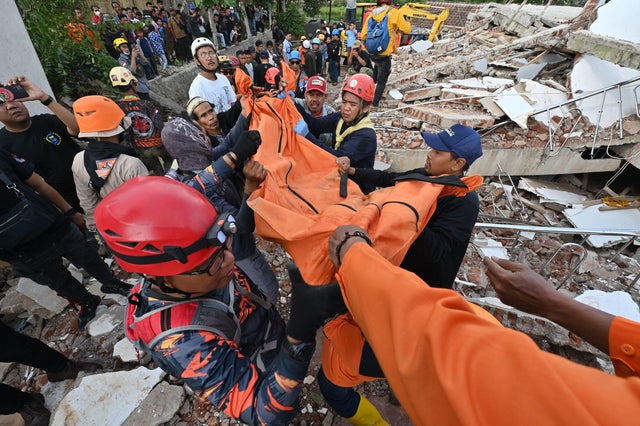 indonesia earthquake 1244983438