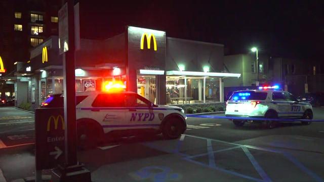 queens-teen-stabbed-11p-wcbs5iuy-hi-res-still.jpg 