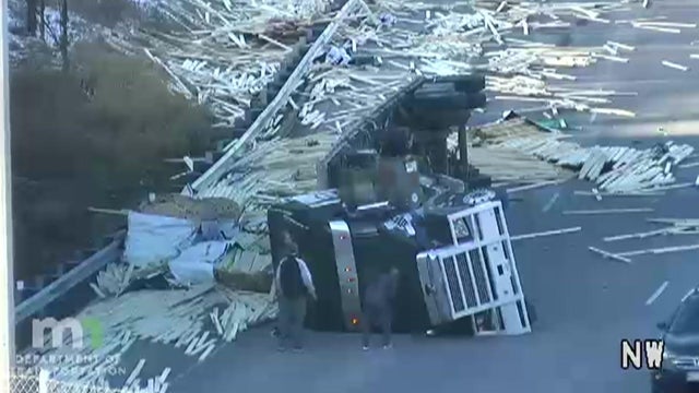 10p-vo-semi-rollover-wcco2dz6.jpg 