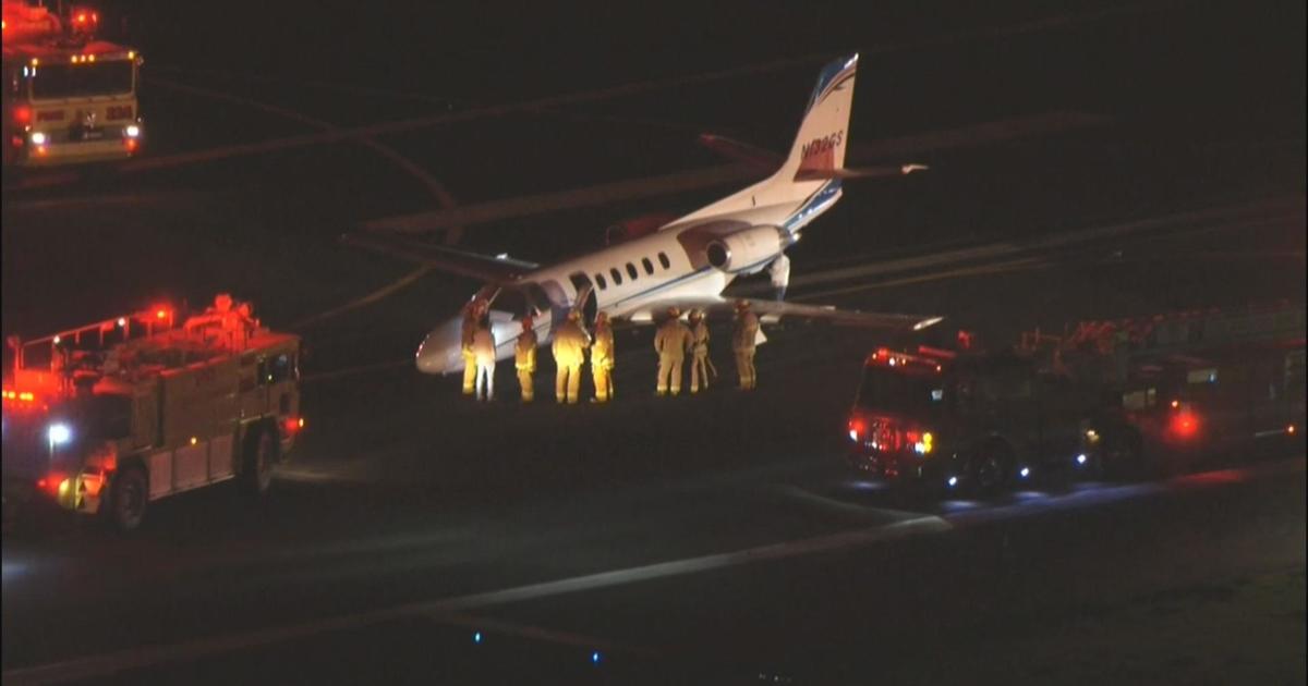 Van Nuys Airport, Stuck Nose Wheel, on ABC7, butter touchdown, all are safe  and well : r/flightradar24