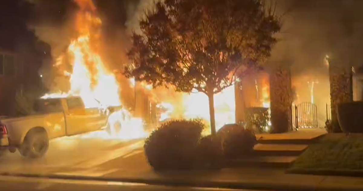 Thanksgiving Sacramento house fire leaves six people with no home