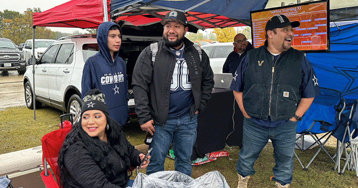 Fans brave rain to tailgate before the Dallas Cowboys Thanksgiving game -  CBS Texas