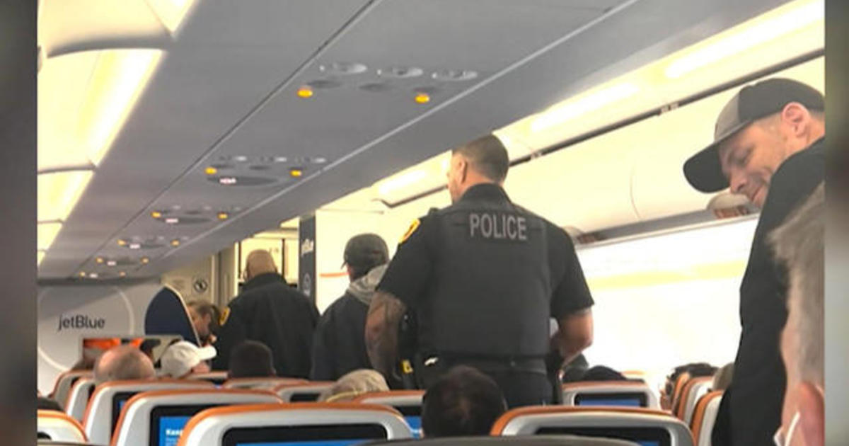 Man arrested after threatening passenger mid-flight