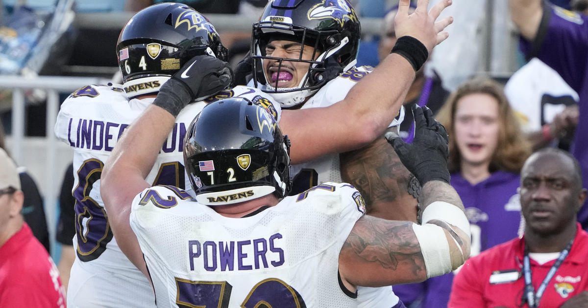 Baltimore Ravens defensive tackle Broderick Washington (96) warms